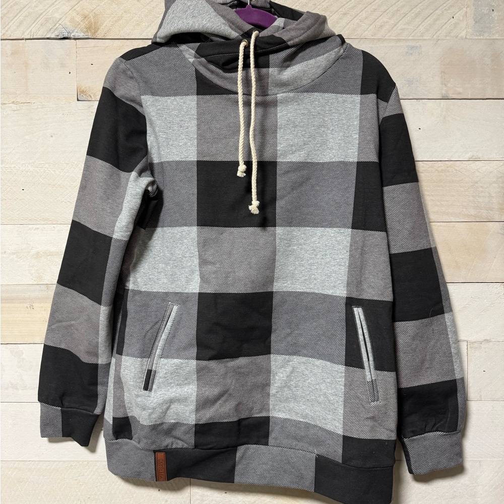 AMPERSAND AVE Women's Black and Gray Checkered Hoodie